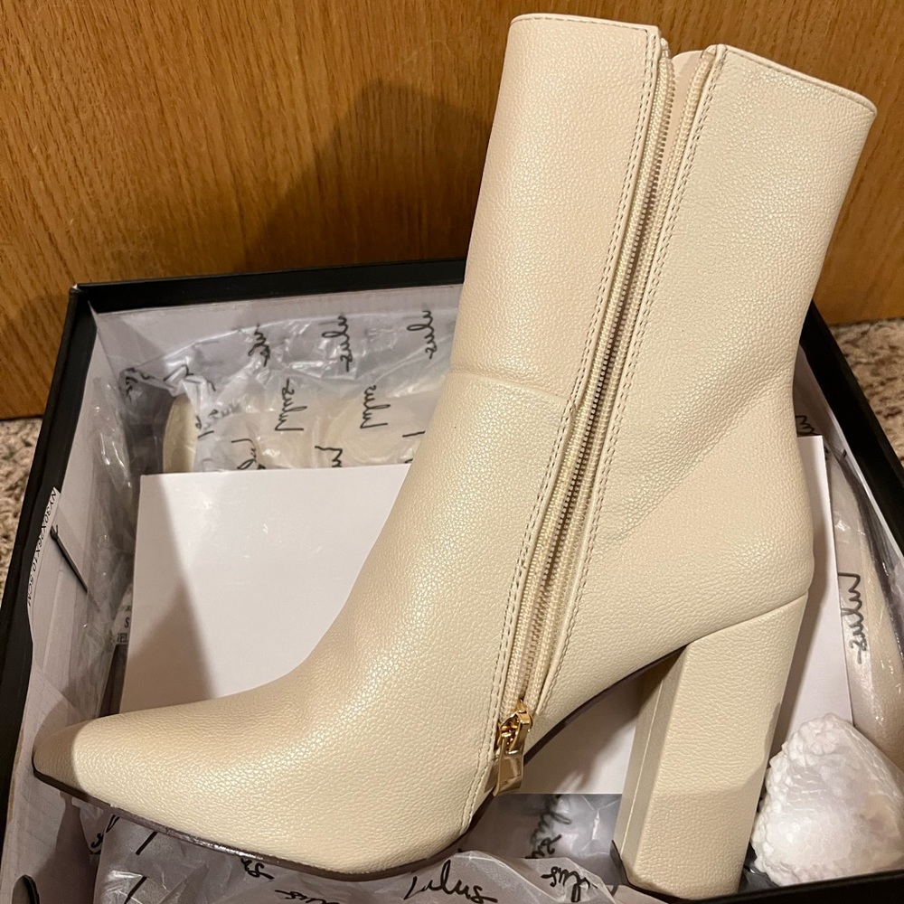 Lulu’s Dawson Bone Pebble pointed - toe boots